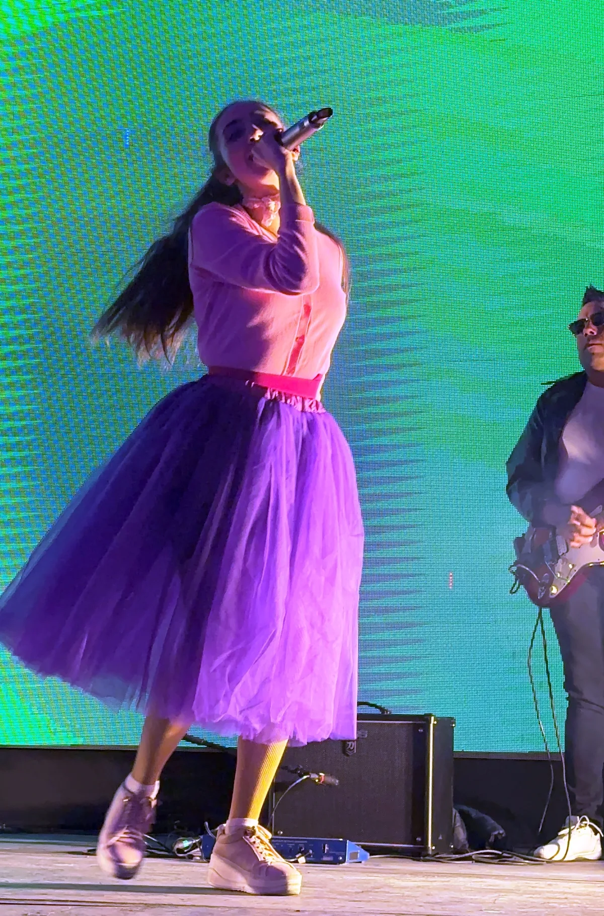 Espectáculo musical en foro con público